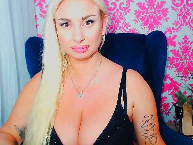 Model: BlondAna