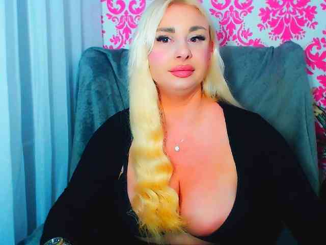 Model: BlondAna