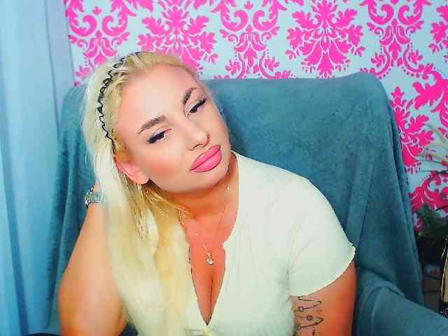 BlondAna webcam