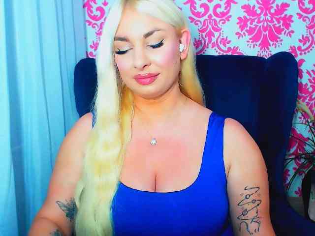 Model: BlondAna