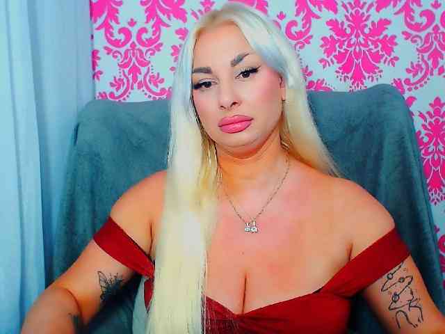 BlondAna