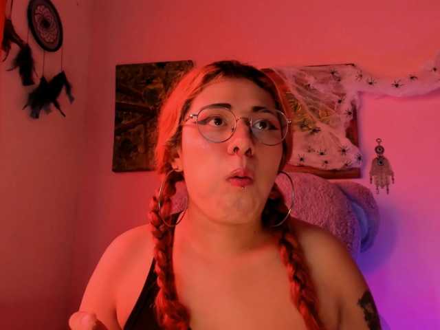 Maddyjhonsson live cam on BongaCams