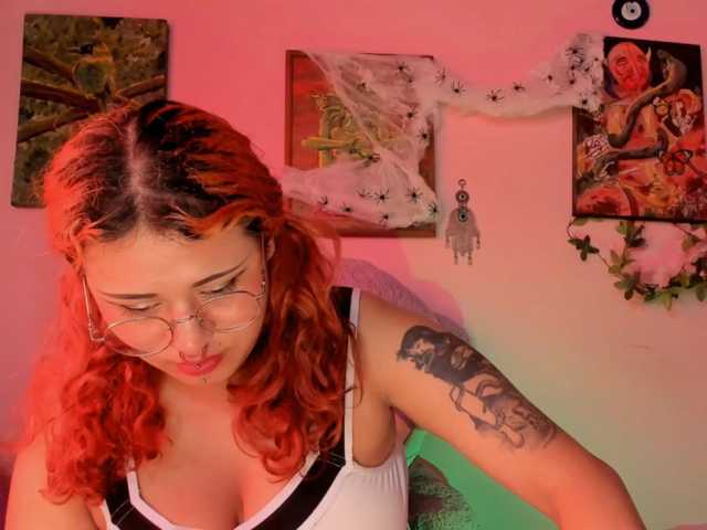 Maddyjhonsson live cam on BongaCams