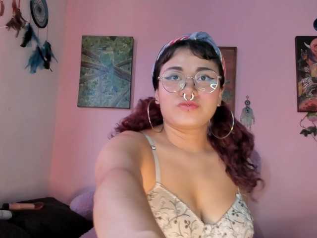 Maddyjhonsson live cam on BongaCams