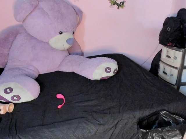 Maddyjhonsson live cam on BongaCams