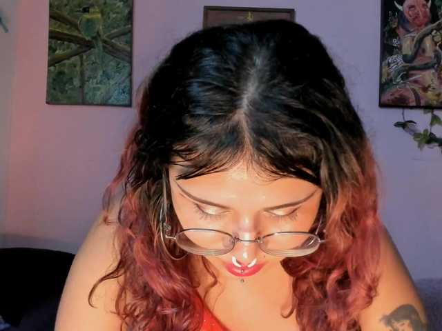 Maddyjhonsson live cam on BongaCams