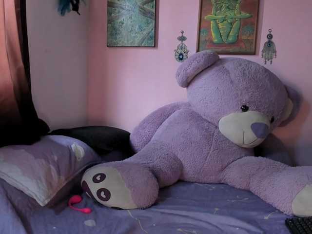 Maddyjhonsson live cam on BongaCams