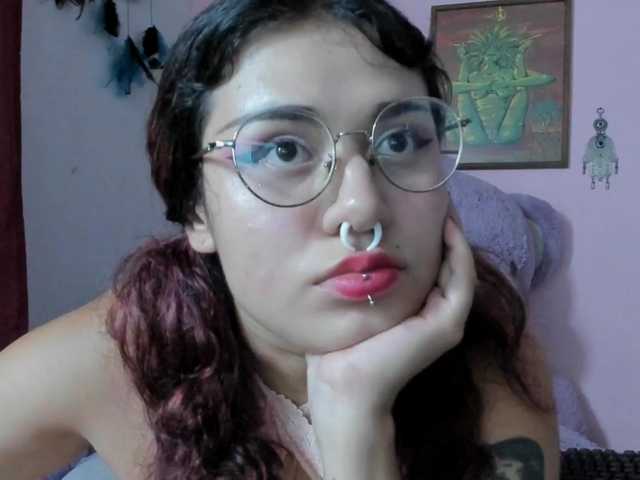 Maddyjhonsson live cam on BongaCams