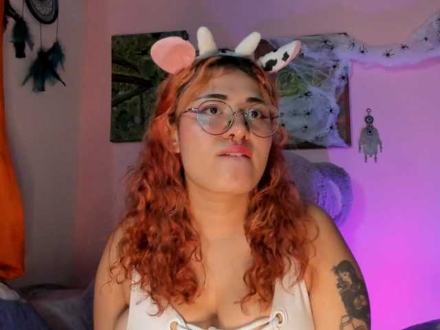 Maddyjhonsson live cam on BongaCams