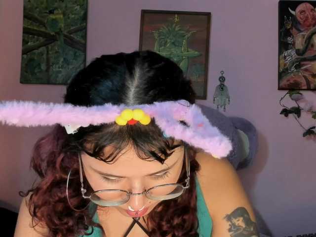Maddyjhonsson live cam on BongaCams