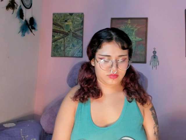 Maddyjhonsson live cam on BongaCams