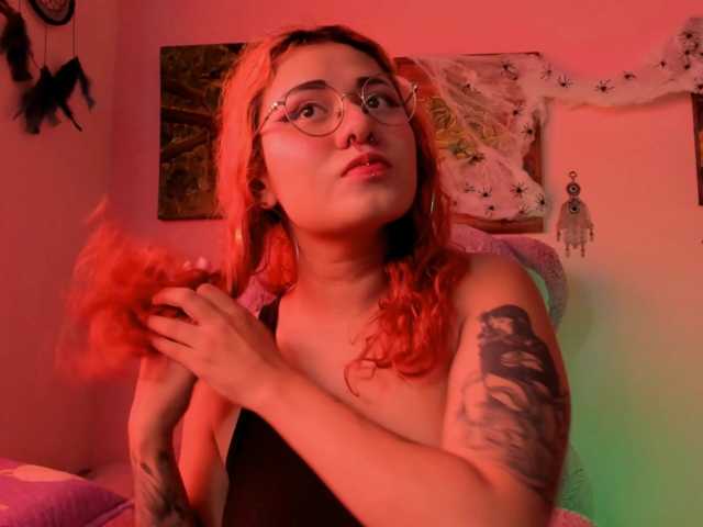 Maddyjhonsson live cam on BongaCams