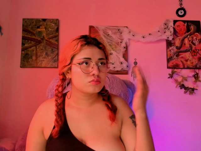 Maddyjhonsson live cam on BongaCams