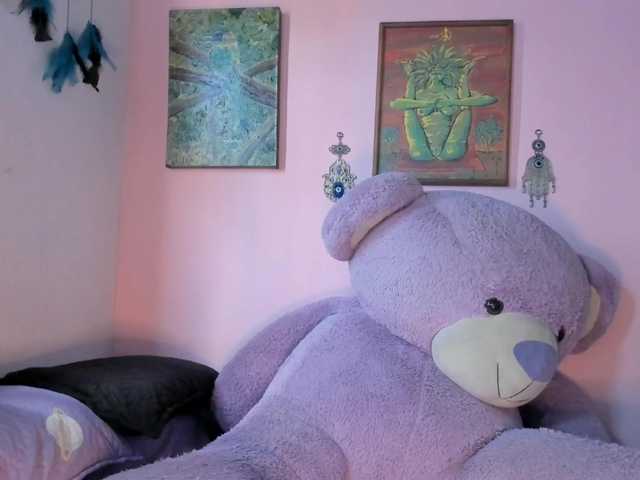 Maddyjhonsson live cam on BongaCams