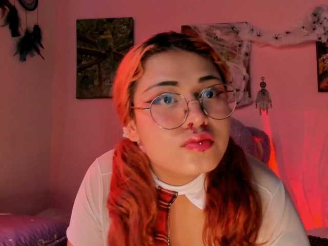 Maddyjhonsson live cam on BongaCams