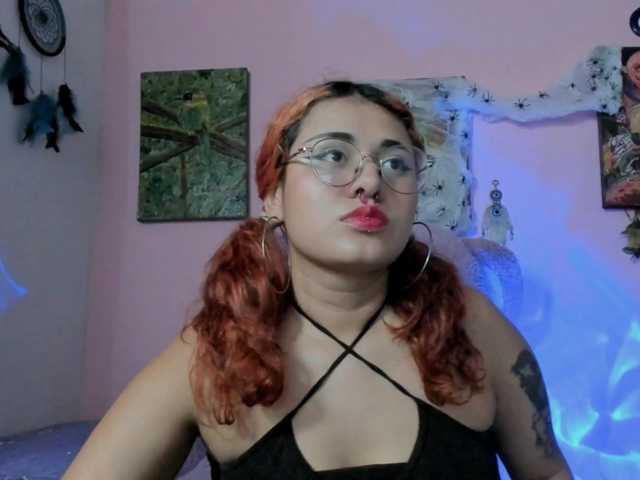 Maddyjhonsson live cam on BongaCams