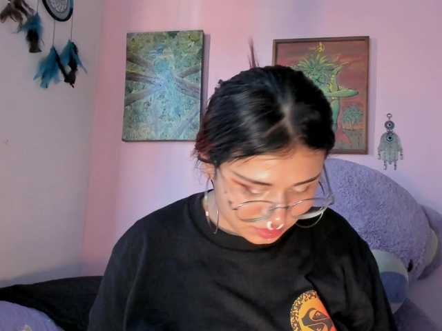 Maddyjhonsson live cam on BongaCams