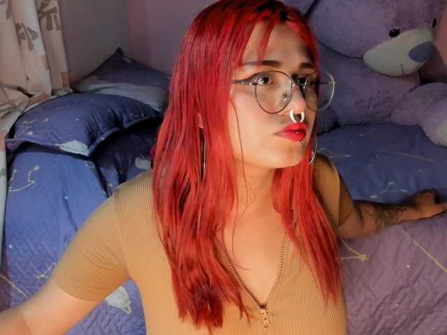Maddyjhonsson live cam on BongaCams