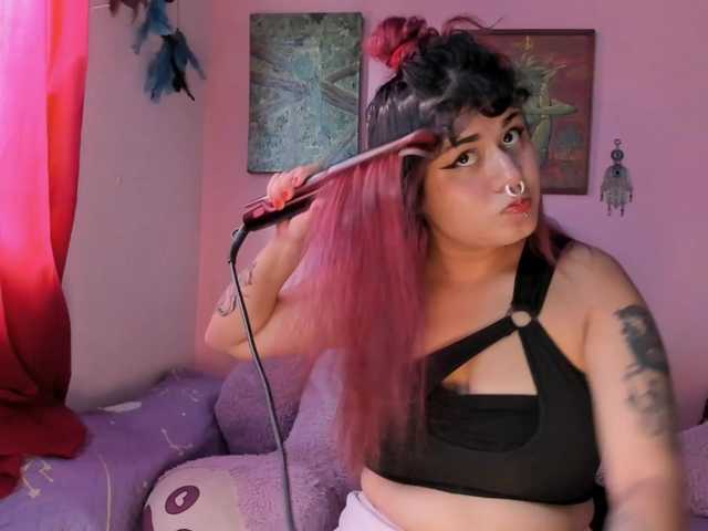 Maddyjhonsson live cam on BongaCams