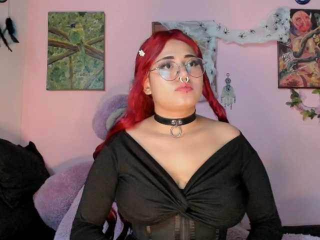 Maddyjhonsson live cam on BongaCams