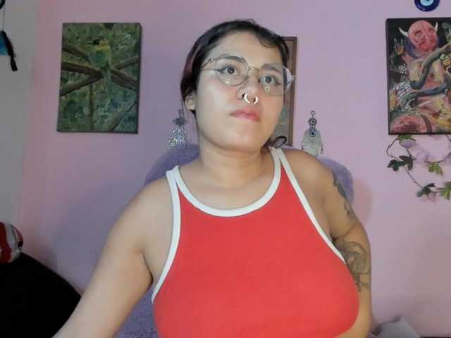 Maddyjhonsson live cam on BongaCams