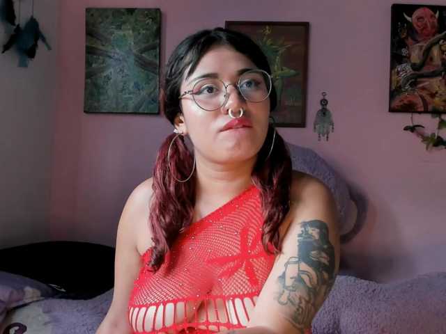 Maddyjhonsson live cam on BongaCams