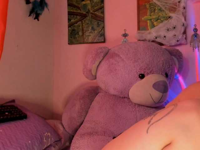 Maddyjhonsson live cam on BongaCams