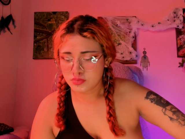Maddyjhonsson live cam on BongaCams