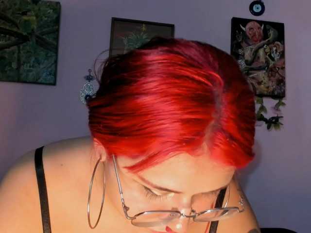 Maddyjhonsson live cam on BongaCams