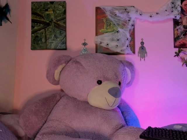 Maddyjhonsson live cam on BongaCams