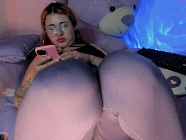 Maddyjhonsson live cam on BongaCams