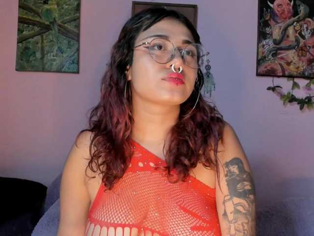 Maddyjhonsson live cam on BongaCams