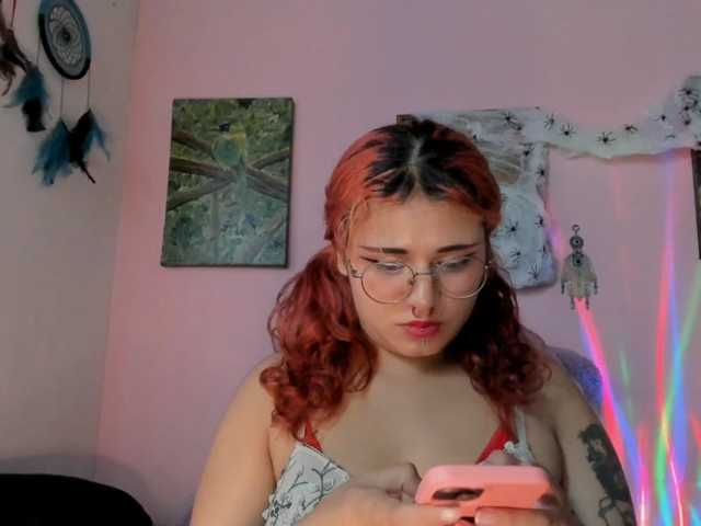 Maddyjhonsson live cam on BongaCams