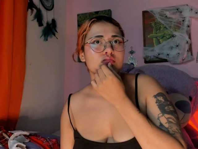 Maddyjhonsson live cam on BongaCams