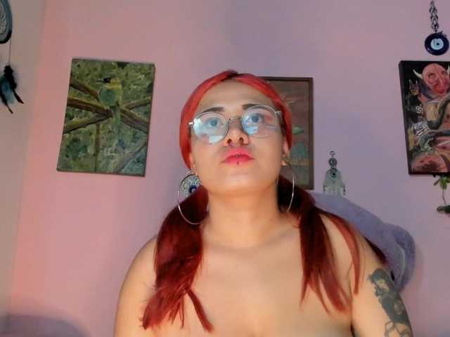 Maddyjhonsson live cam on BongaCams