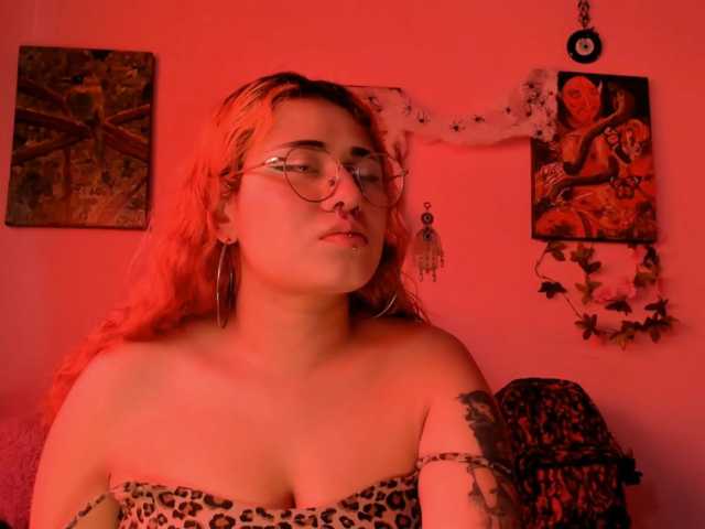 Maddyjhonsson live cam on BongaCams