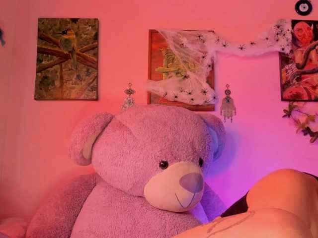 Maddyjhonsson live cam on BongaCams