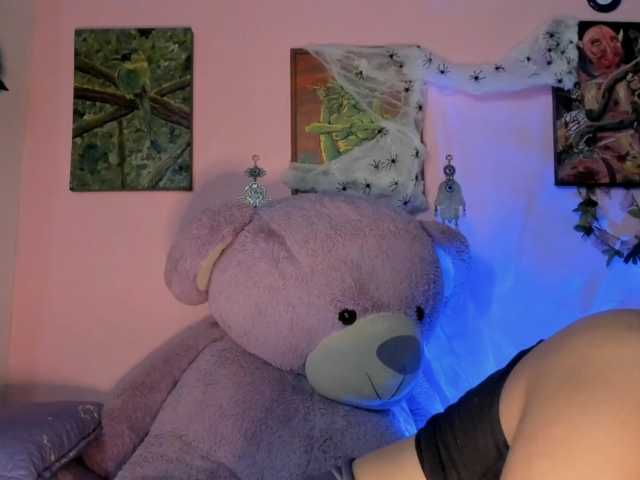 Maddyjhonsson live cam on BongaCams