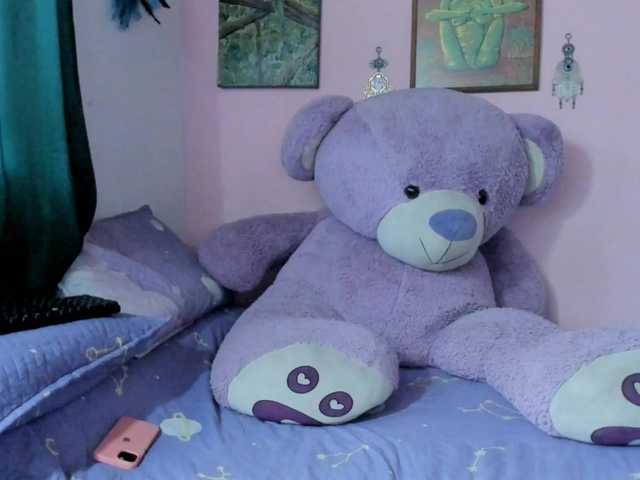 Maddyjhonsson live cam on BongaCams