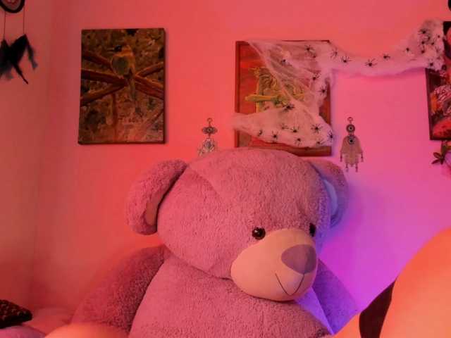 Maddyjhonsson live cam on BongaCams