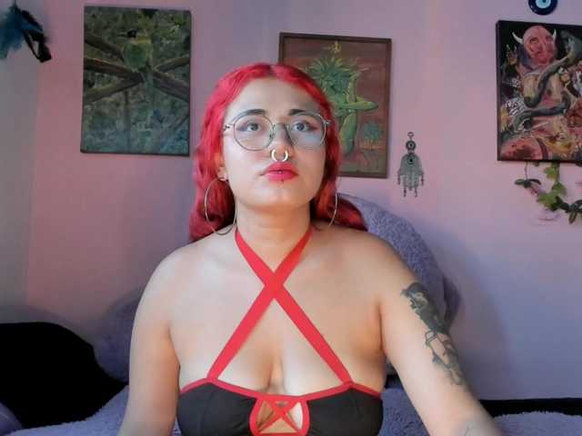 Maddyjhonsson live cam on BongaCams