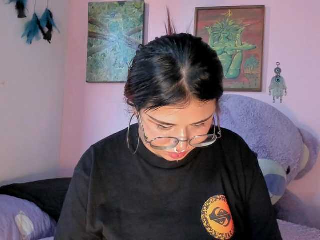 Maddyjhonsson live cam on BongaCams