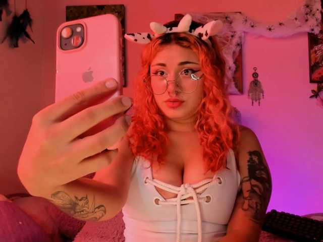 Maddyjhonsson live cam on BongaCams