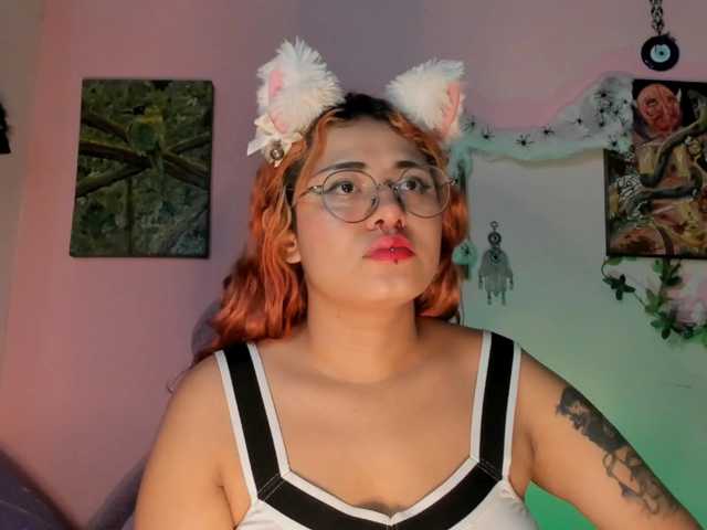 Maddyjhonsson live cam on BongaCams