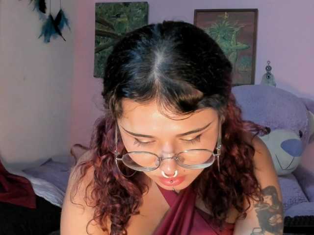 Maddyjhonsson live cam on BongaCams