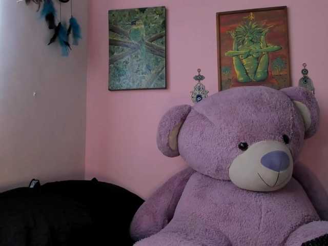 Maddyjhonsson live cam on BongaCams