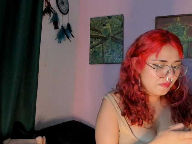 Maddyjhonsson live cam on BongaCams