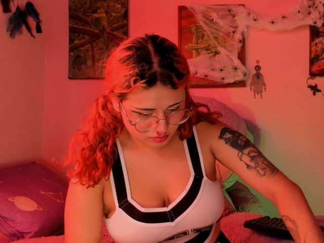 Maddyjhonsson live cam on BongaCams