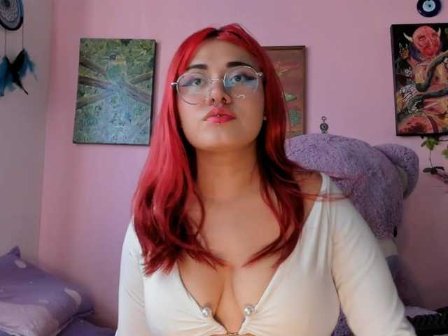 Maddyjhonsson live cam on BongaCams