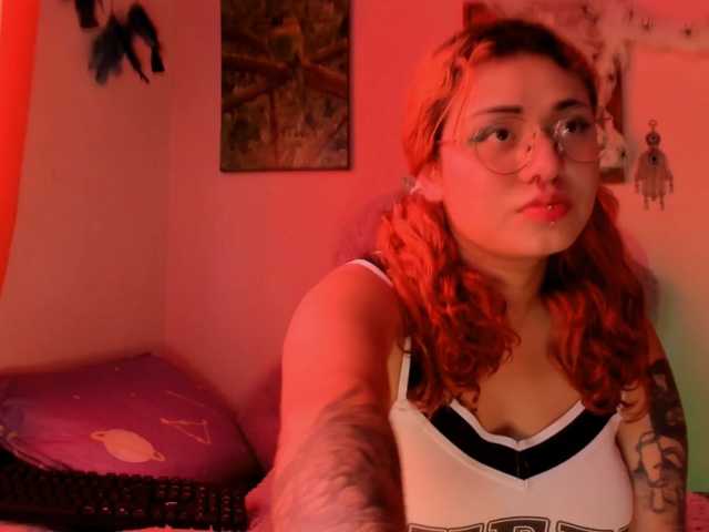 Maddyjhonsson live cam on BongaCams